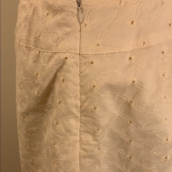Cream eyelet skirt - Picture 2 of 4